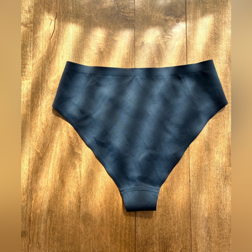 COS Bikini Set in Navy Blue. - Picture 3 of 3